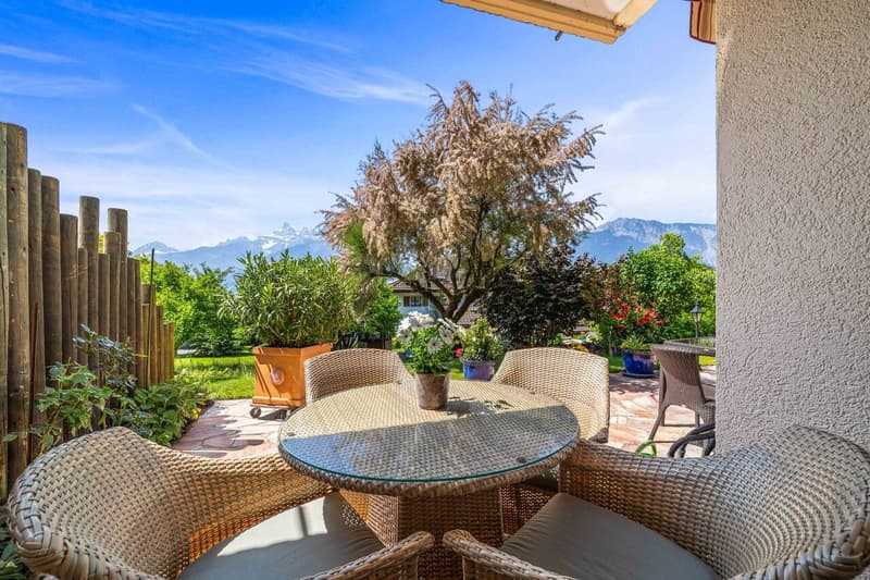 Magnifique villa jumelée avec grand jardin paysager. Coup de coeur! (1)