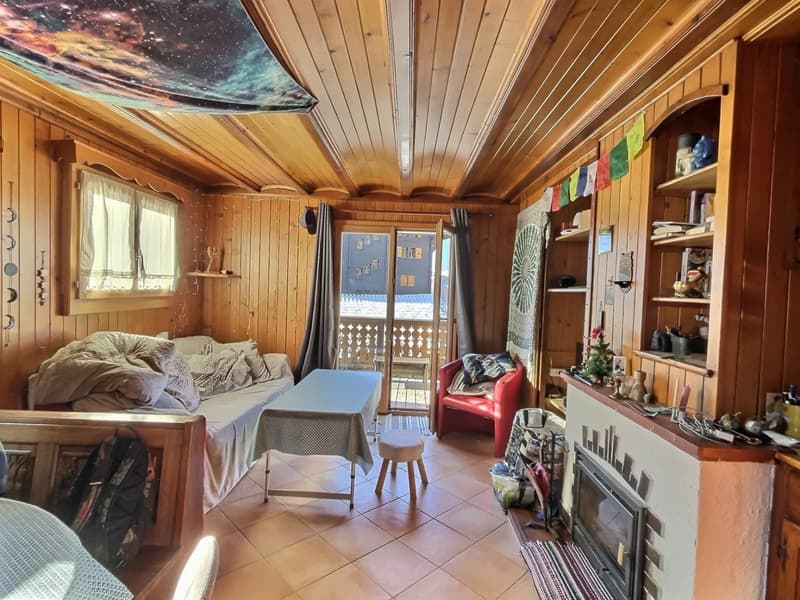 Chalet to renovate in Villars center (10)