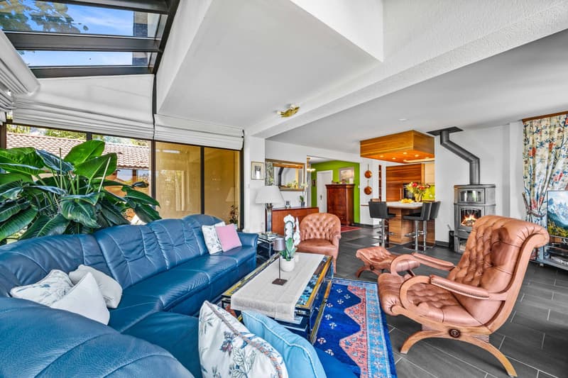 SPLENDID SEMI-DETACHED VILLA WITH LARGE LANDSCAPED GARDEN. LOVE AT FIRST SIGHT! (5)