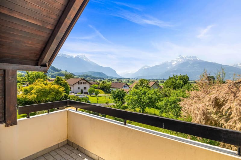 SPLENDID SEMI-DETACHED VILLA WITH LARGE LANDSCAPED GARDEN. LOVE AT FIRST SIGHT! (13)