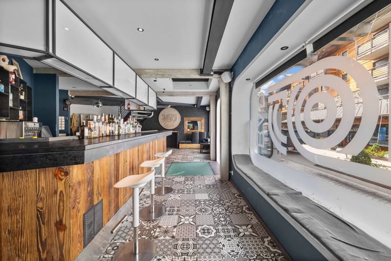 Main bar in the center of the station (3)