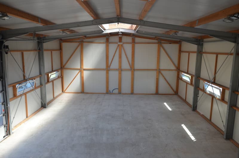 Zu vermieten: Gewerbehalle, Villa, Duplex, Parkplätze (14)