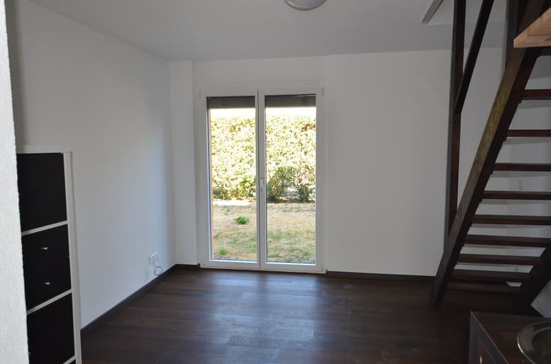 Zu vermieten: Gewerbehalle, Villa, Duplex, Parkplätze (10)
