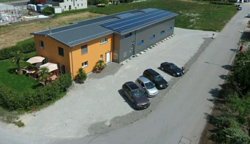 Zu vermieten: Gewerbehalle, Villa, Duplex, Parkplätze (2)
