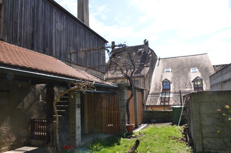 A louer spacieux appartement de 3 pièces avec cheminée à Avenches (12)