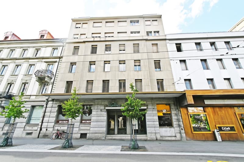 Building with 12 apartments in the heart of La Chaux-de-Fonds (1)