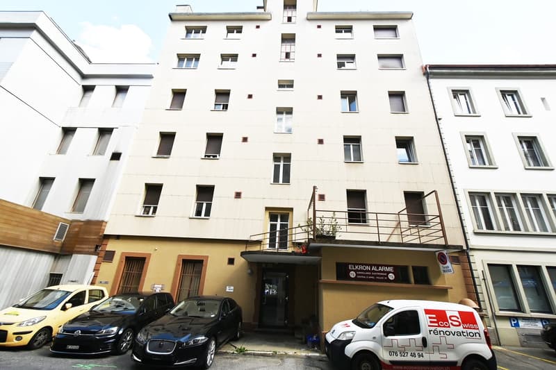 Building with 12 apartments in the heart of La Chaux-de-Fonds (2)