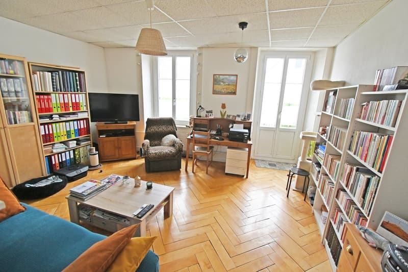 Immeuble de 3 app. avec une surface commerciale avec potentiel (3)