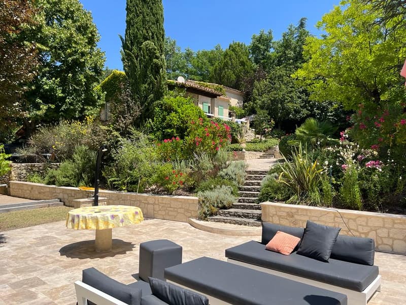 Charmante villa en pierre à Dauphin – 7 pièces avec piscine et grand terrain (3)