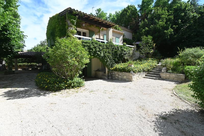 Charmante villa en pierre à Dauphin – 7 pièces avec piscine et grand terrain (2)