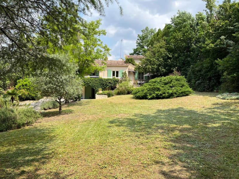 Charmante villa en pierre à Dauphin – 7 pièces avec piscine et grand terrain (4)