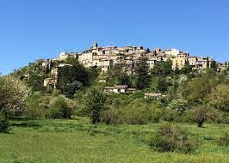 Charmante villa en pierre à Dauphin – 7 pièces avec piscine et grand terrain (1)