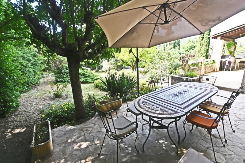 Charmante villa en pierre à Dauphin – 7 pièces avec piscine et grand terrain (7)