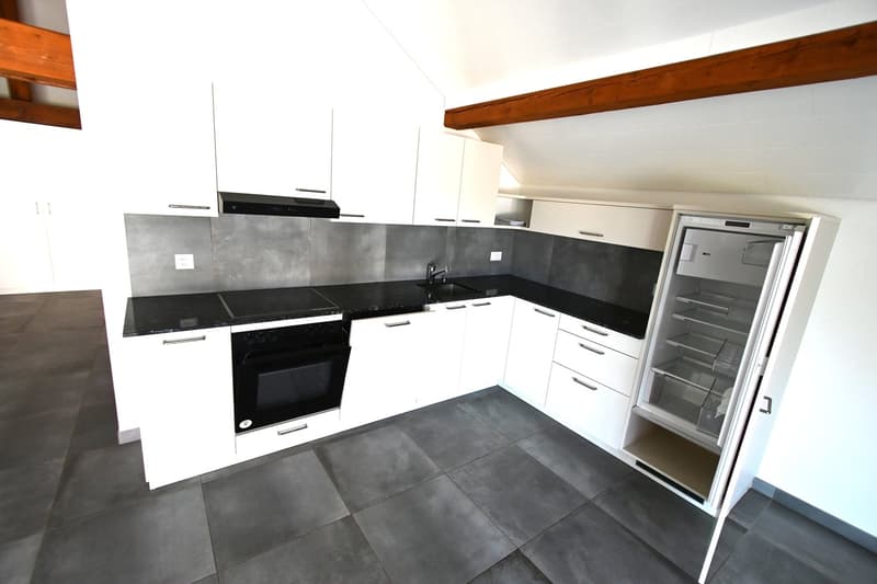 Appartement attique lumineux avec terrasse panoramique à Les Ponts-de-Martel (7)