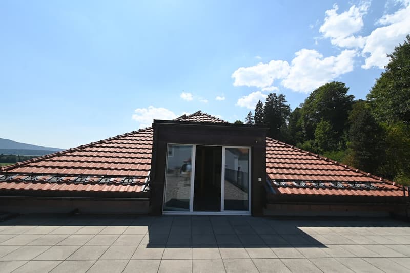 Appartement attique lumineux avec terrasse panoramique à Les Ponts-de-Martel (4)
