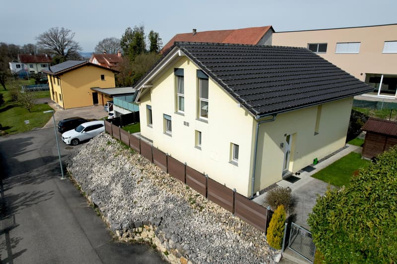Beautiful individual villa in absolute calm with geothermal energy in Domdidier (1)