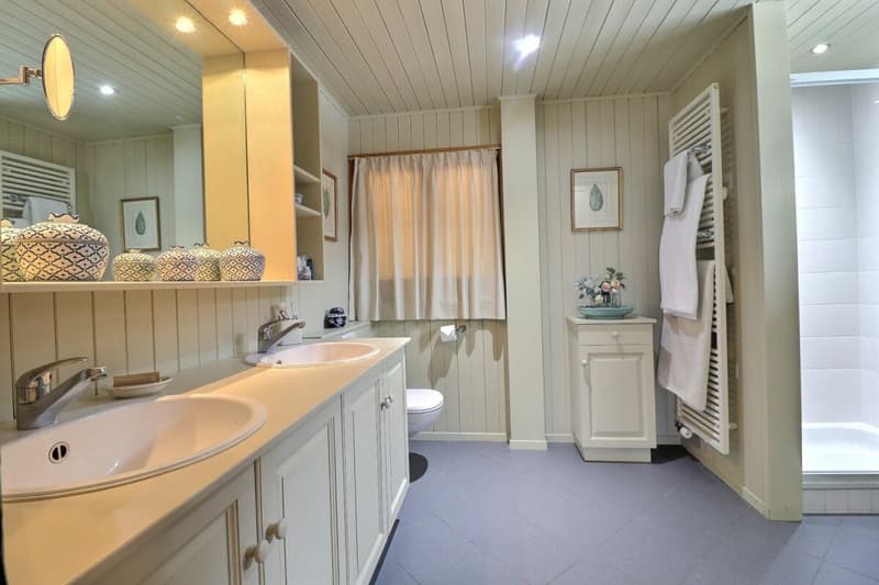 Three-story chalet in the residential complex with panoramic views of the Alps. (14)