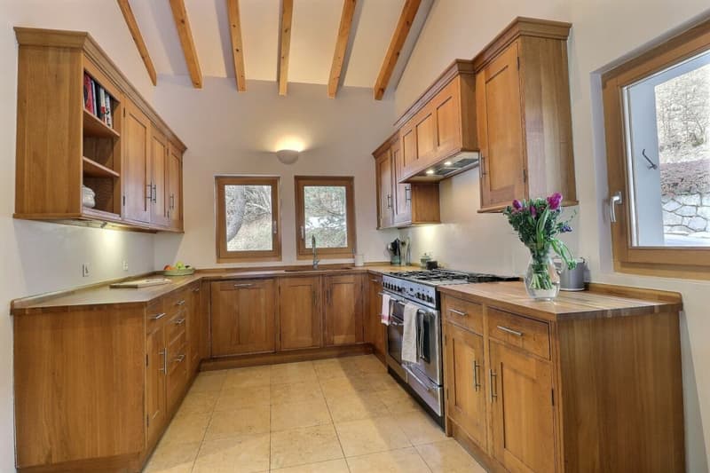 Three-story chalet in the residential complex with panoramic views of the Alps. (8)