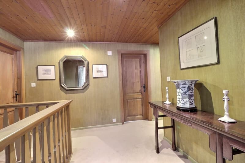 Three-story chalet in the residential complex with panoramic views of the Alps. (20)