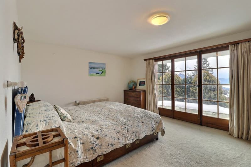 Three-story chalet in the residential complex with panoramic views of the Alps. (23)