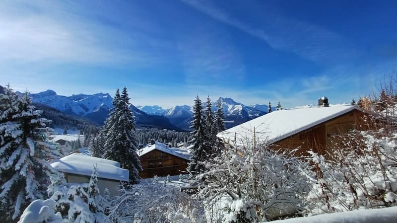 Three-story chalet in the residential complex with panoramic views of the Alps. (7)