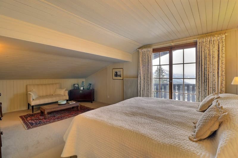 Three-story chalet in the residential complex with panoramic views of the Alps. (13)