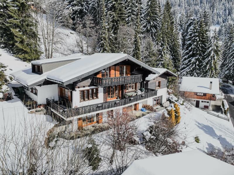 Three-story chalet in the residential complex with panoramic views of the Alps. (19)