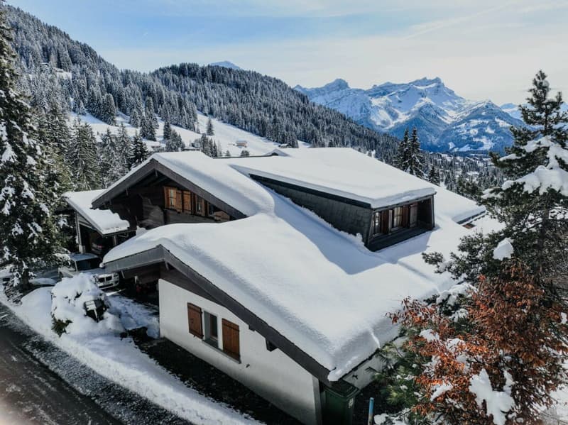 Three-story chalet in the residential complex with panoramic views of the Alps. (26)