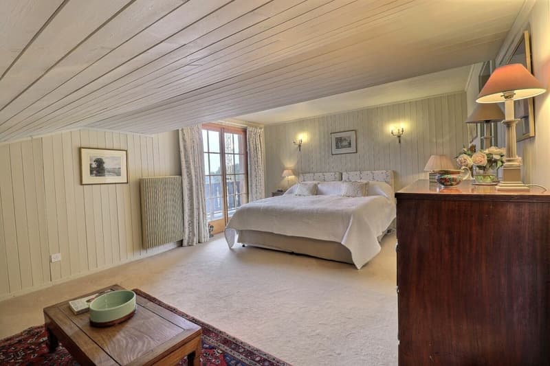 Three-story chalet in the residential complex with panoramic views of the Alps. (12)