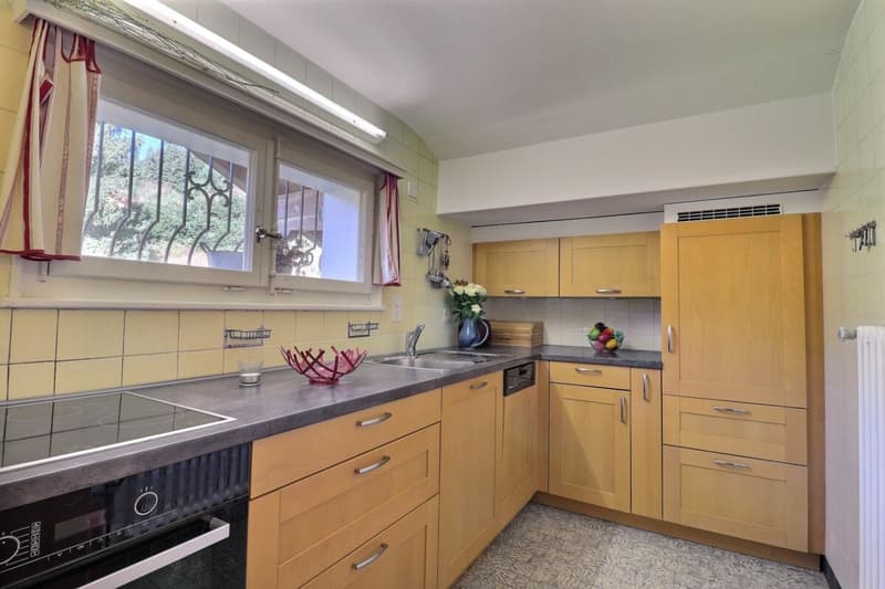9-room chalet, close to the centre (27)