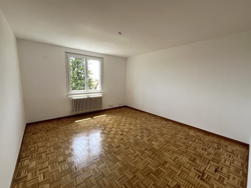 Großes 2.5-Zimmer-Apartment mit Balkon in Echallens (2)