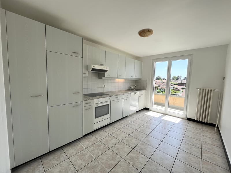 Großes 2.5-Zimmer-Apartment mit Balkon in Echallens (1)