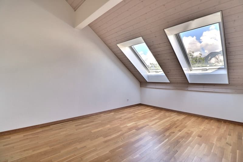 Prächtige 4.5-Zimmer-Wohnung mit 96 m2 und großem Balkon (2)
