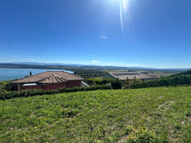 Villa sur plan avec incroyable vue sur le Lac de Morat et les Alpes (9)