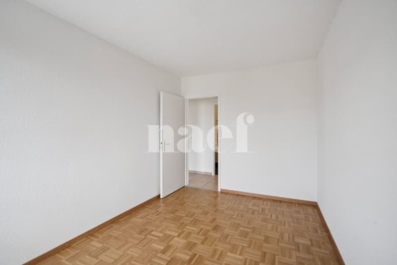In Neuchâtel, close to Serrrières, 1 month of rent offered, 4-room apartment (8)