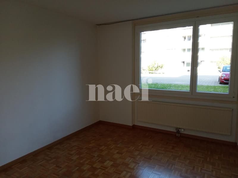 Apartment located in a quiet neighborhood, two steps from the bus stop and the primary school. (7)