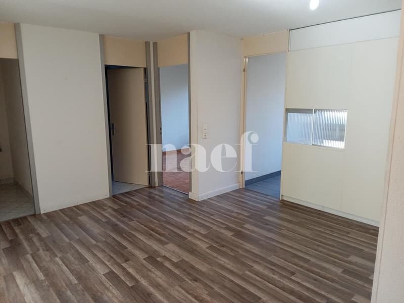 Apartment located in a quiet neighborhood, two steps from the bus stop and the primary school. (6)