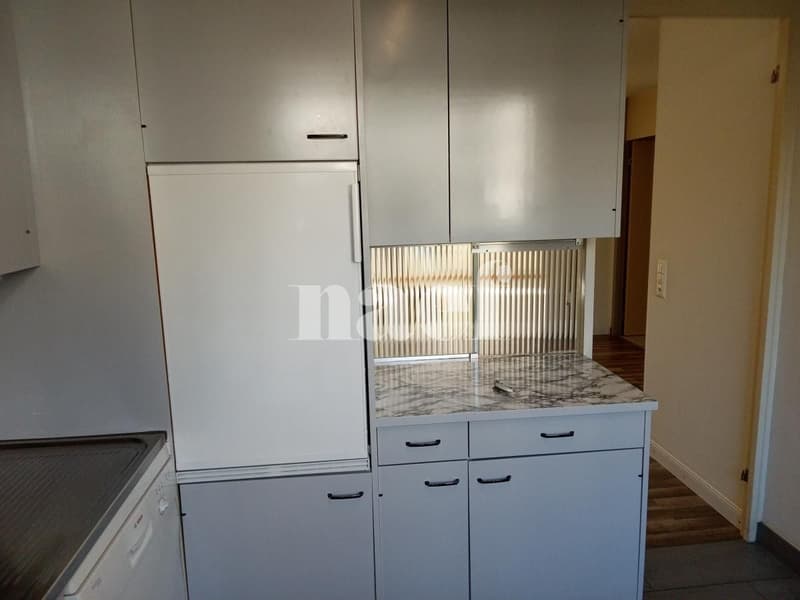 Apartment located in a quiet neighborhood, two steps from the bus stop and the primary school. (5)