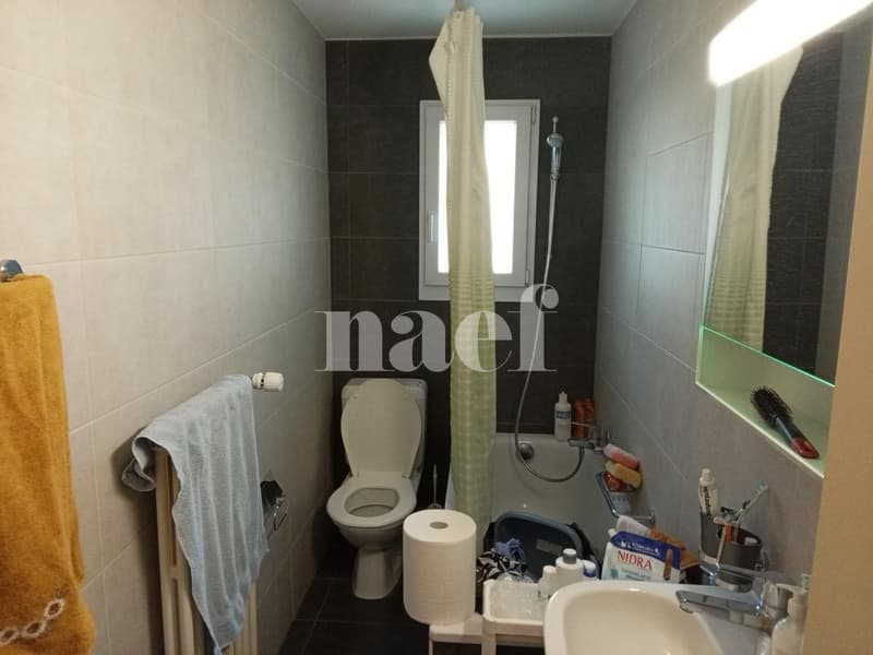 Beautiful apartment located just a few steps from the CFF train station and shops. (4)
