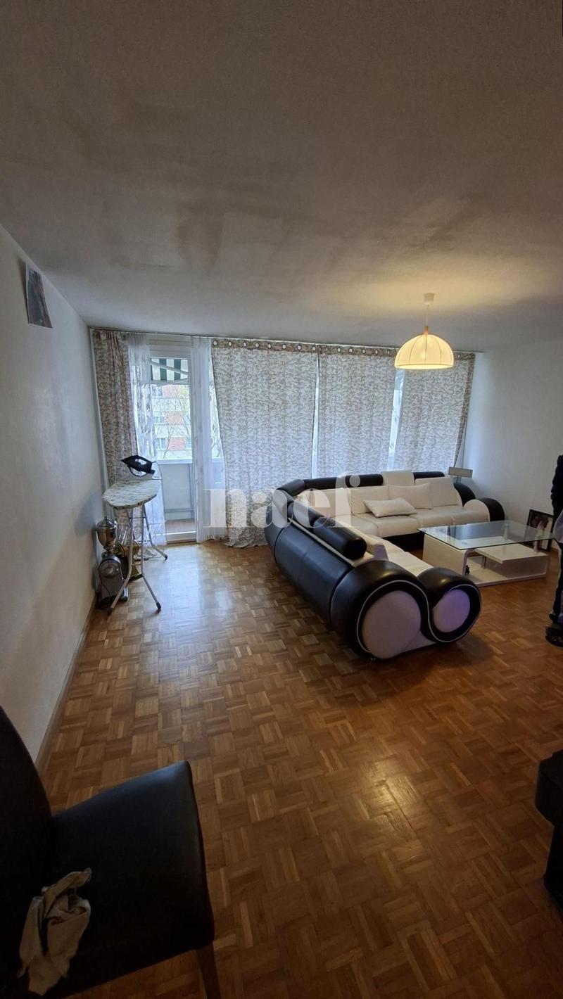 Apartment located in a quiet and green area, close to all amenities. (9)