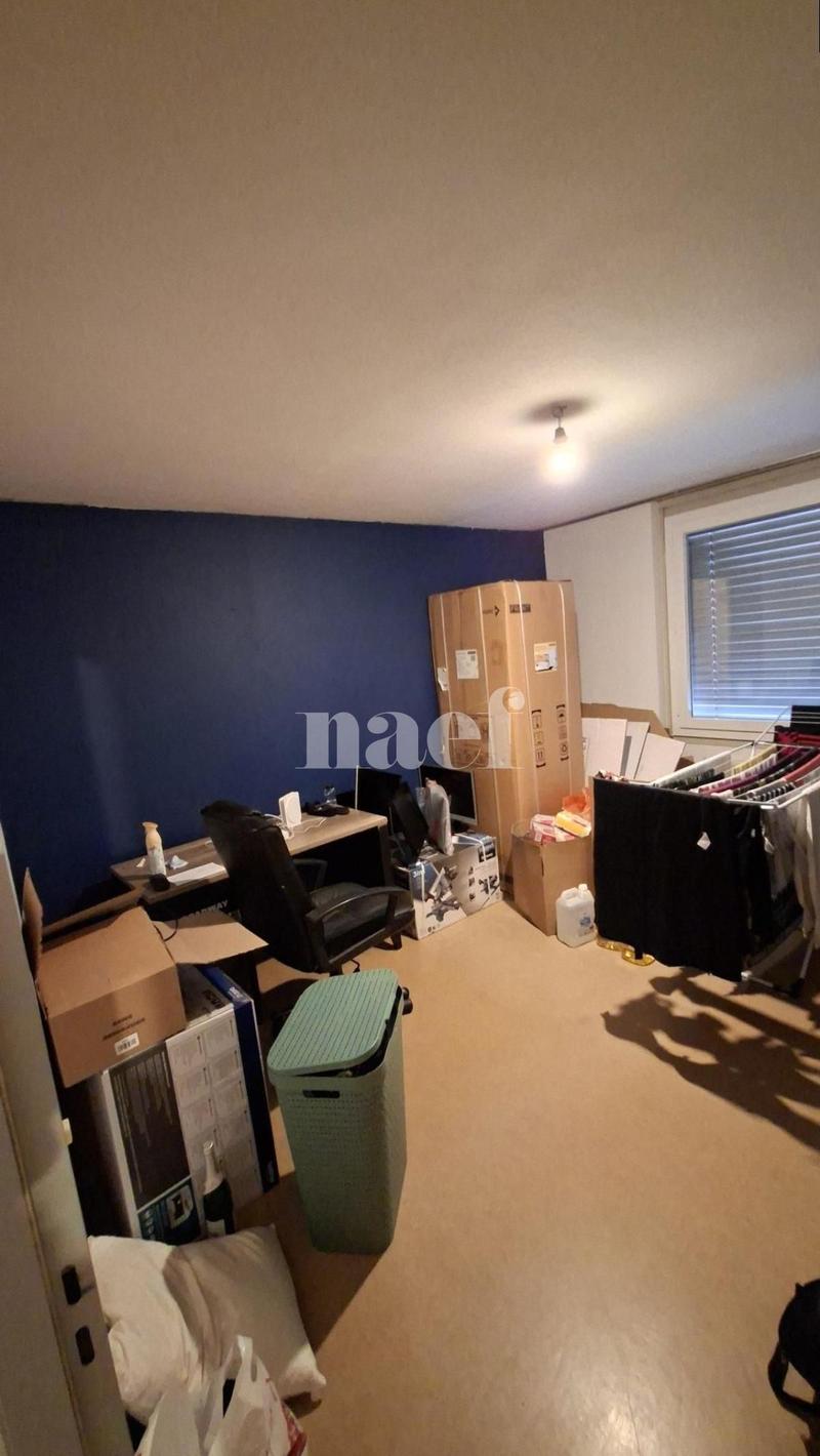 Apartment located in a quiet and green area, close to all amenities. (7)