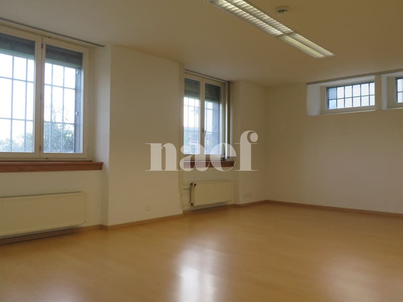 Zu vermieten, Gewerberaum von etwa 80m2 in St-Aubin. (3)