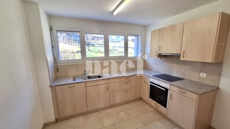 Bello appartamento di 4 locali con vista libera e balcone (2)