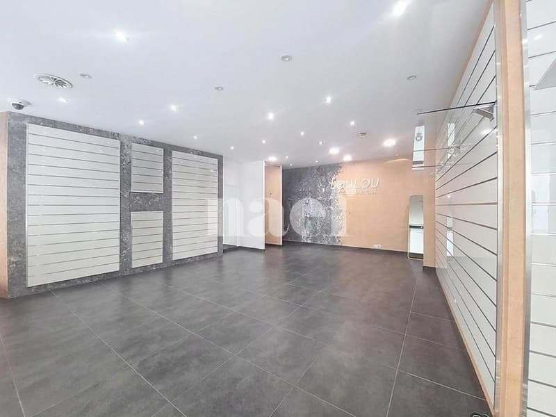 Local commercial avec vitrine et excellente visibilité au centre-ville de Neuchâtel (5)