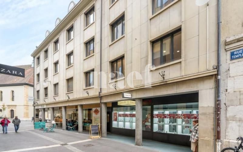Local commercial avec vitrine et excellente visibilité au centre-ville de Neuchâtel (1)