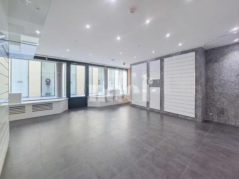 Local commercial avec vitrine et excellente visibilité au centre-ville de Neuchâtel (4)