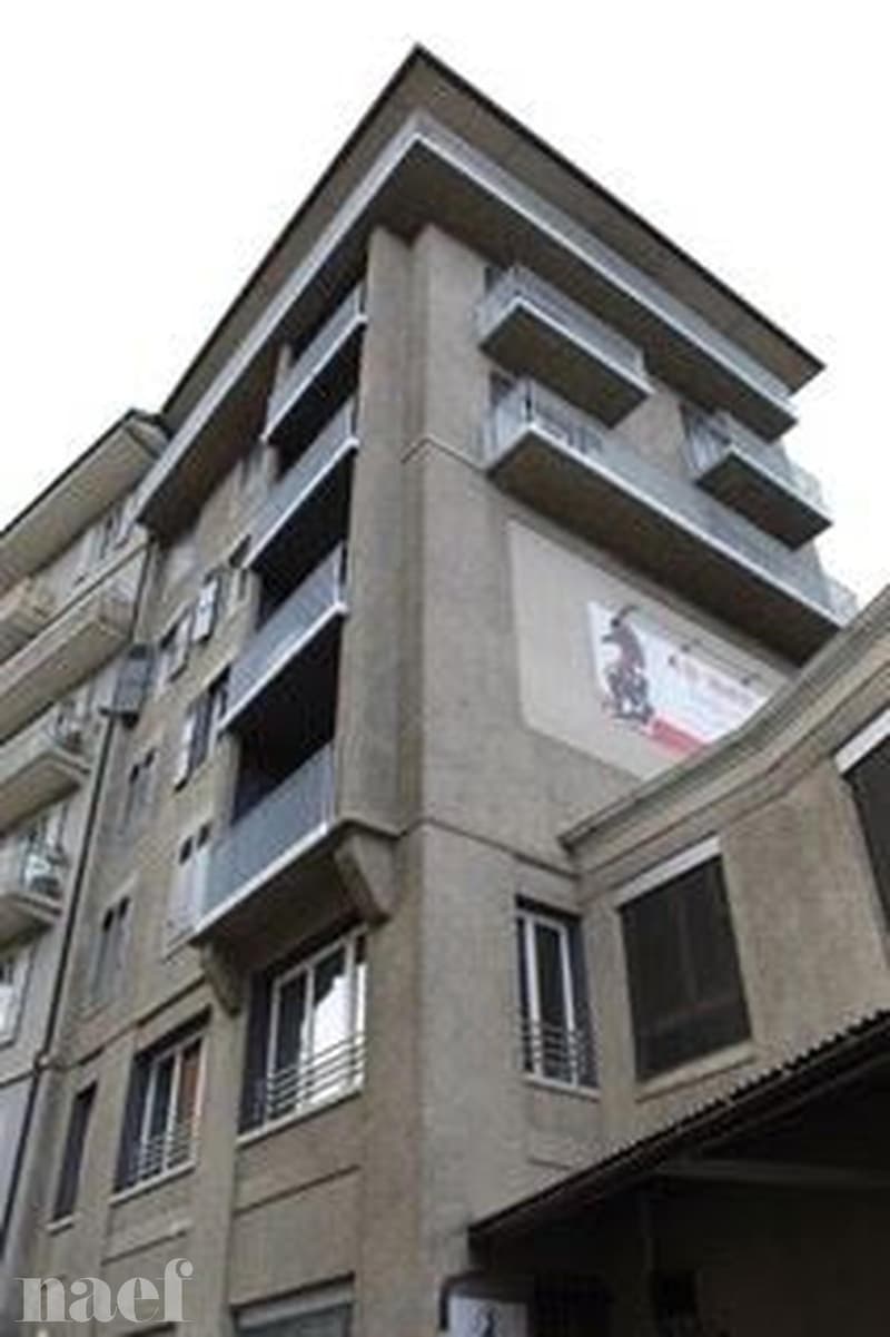 Au centre ville de Neuchâtel, dans un quartier vivant, (1)