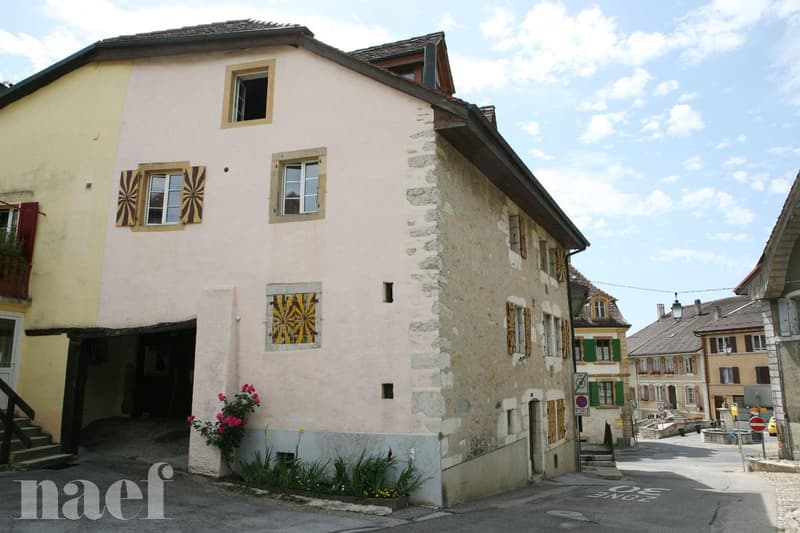 Au coeur du village de Corcelles, au dernier étage d'une maison villageoise (1)