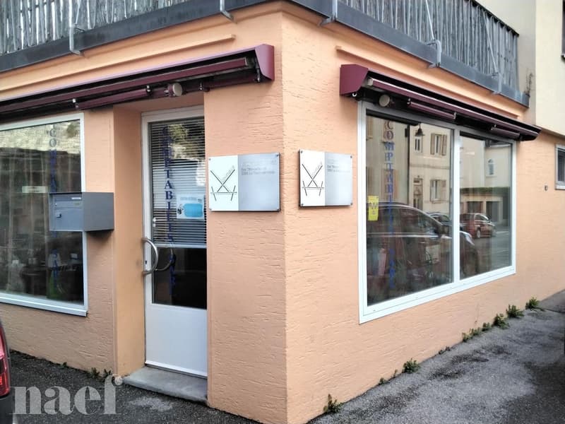 Commercial premises with window and independent entrance (6)