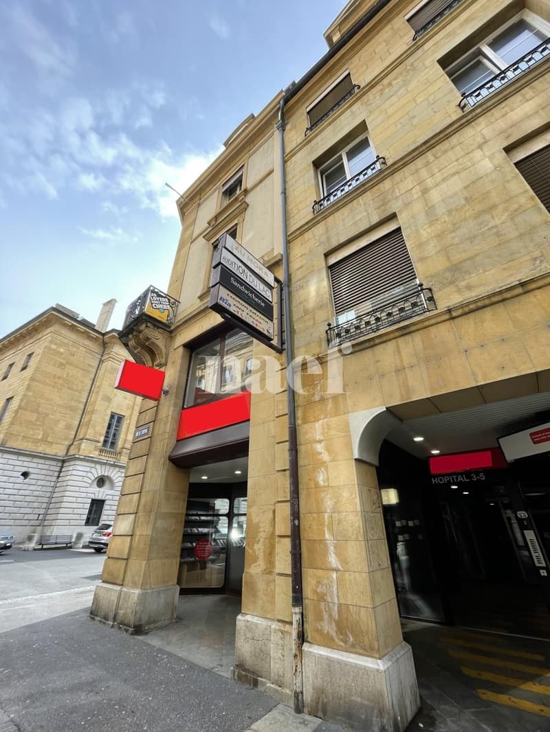 Locale polivalente con grande vetrina angolare a Neuchâtel (1)